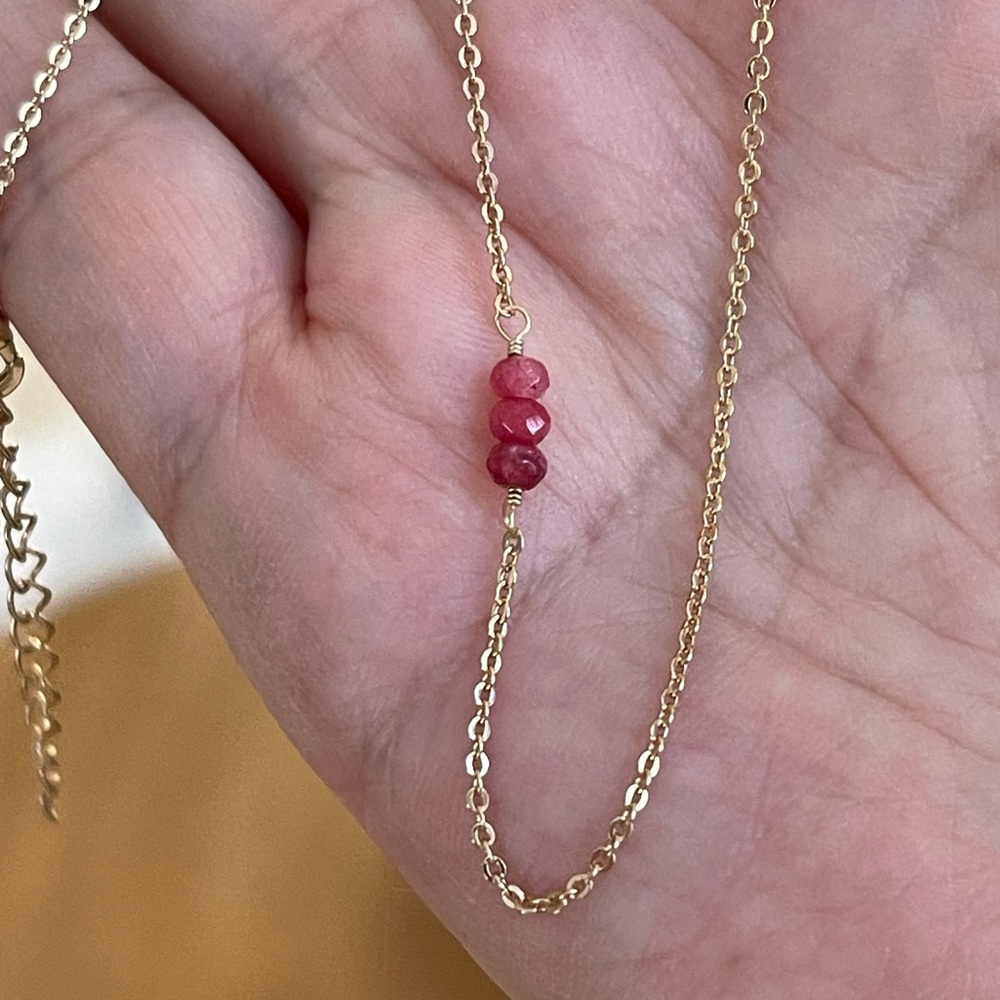 Faceted natural rhodonite gold tone necklace